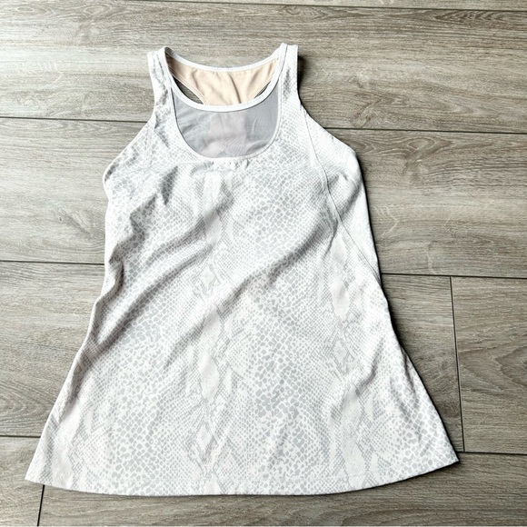 Lululemon Mesh With Me Tank in Desert Snake White Silver Fox White - Picture 6 of 15